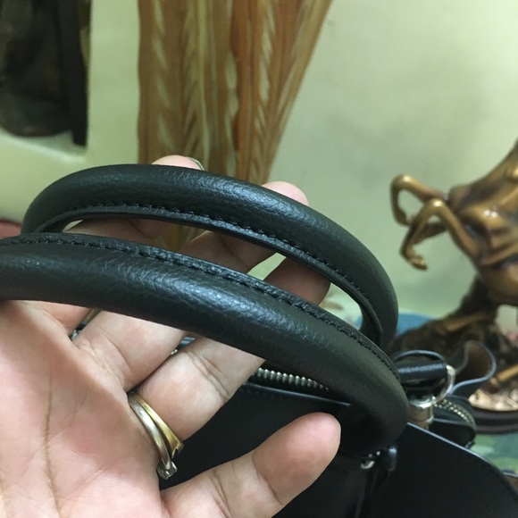 Authentic DKNY Sullivan Satchel cum Crossbody Bag in black - Picture 12 of 15